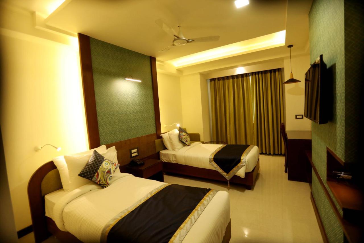 The Pinnacle Inn Sarnath Varanasi Exterior foto