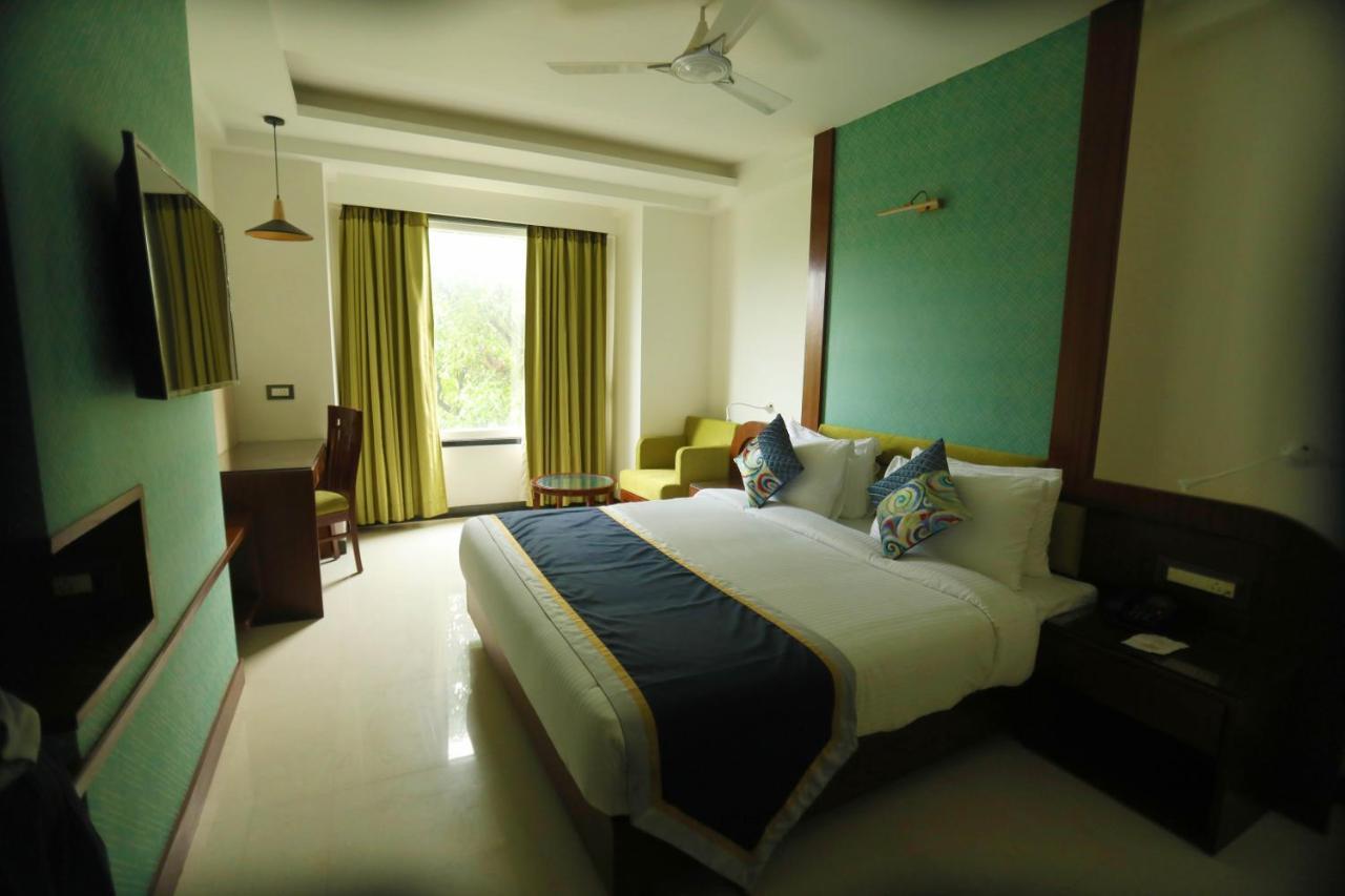 The Pinnacle Inn Sarnath Varanasi Exterior foto