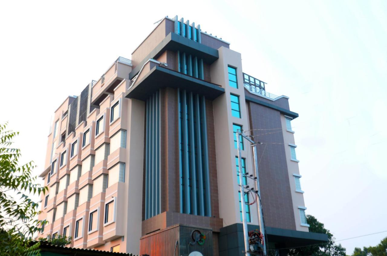 The Pinnacle Inn Sarnath Varanasi Exterior foto